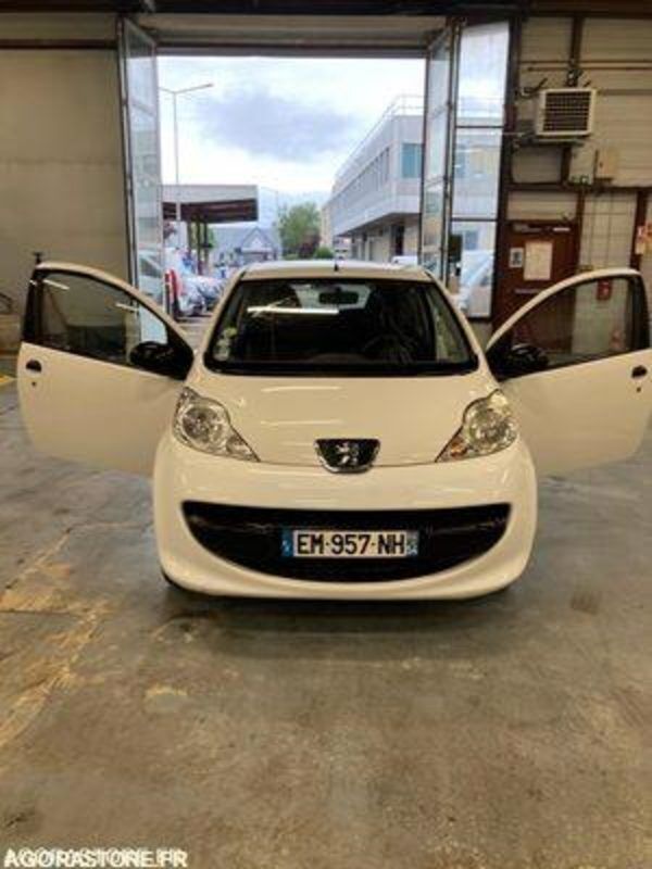 Peugeot 107 hatchback