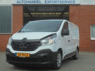 Beschadigde Renault Trafic 120  gesloten bestelwagen