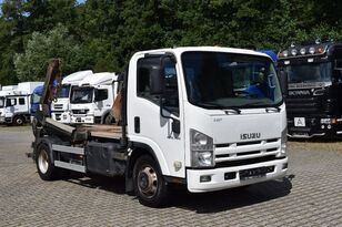 Beschadigde Isuzu NP N75.190 portaalarmsysteem truck