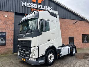 Volvo FH 460 4X2 Globetrotter 2x Tank ACC NL Truck APK 08-2024 trekker