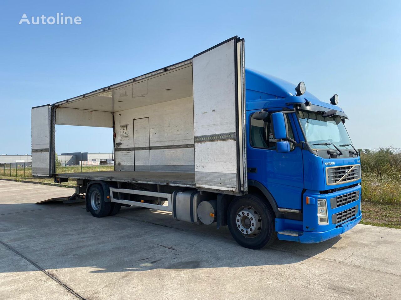 VOLVO FM9 300HP Open side isothermische vrachtwagen
